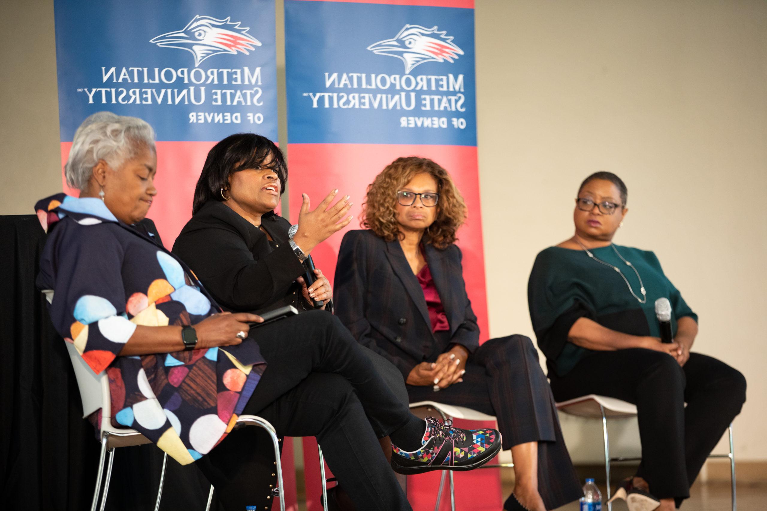 总统扬声器系列总统扬声器系列, 给考虑从政的有色人种女孩, Donna Brazile, Yolanda Caraway, Leah Daughtry, Minyon Moore, 事件, 演讲者